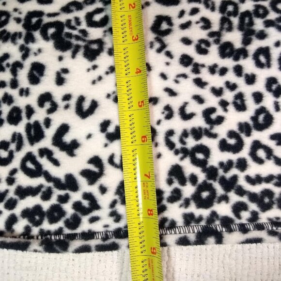 Black & white animal print warm fuzzy fleece scarf w-fringe - Picture 2 of 5